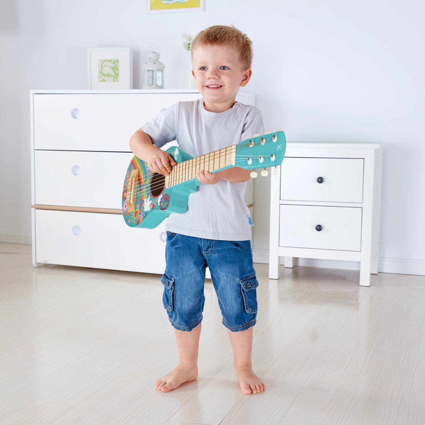 Flower Power Guitar – Hape : La Guitare des Petits Rockstars !
Disponible dès maintenant sur Planète des Jouets. Offrez à votre enfant un jouet musical qui allie beauté, amusement et apprentissage !