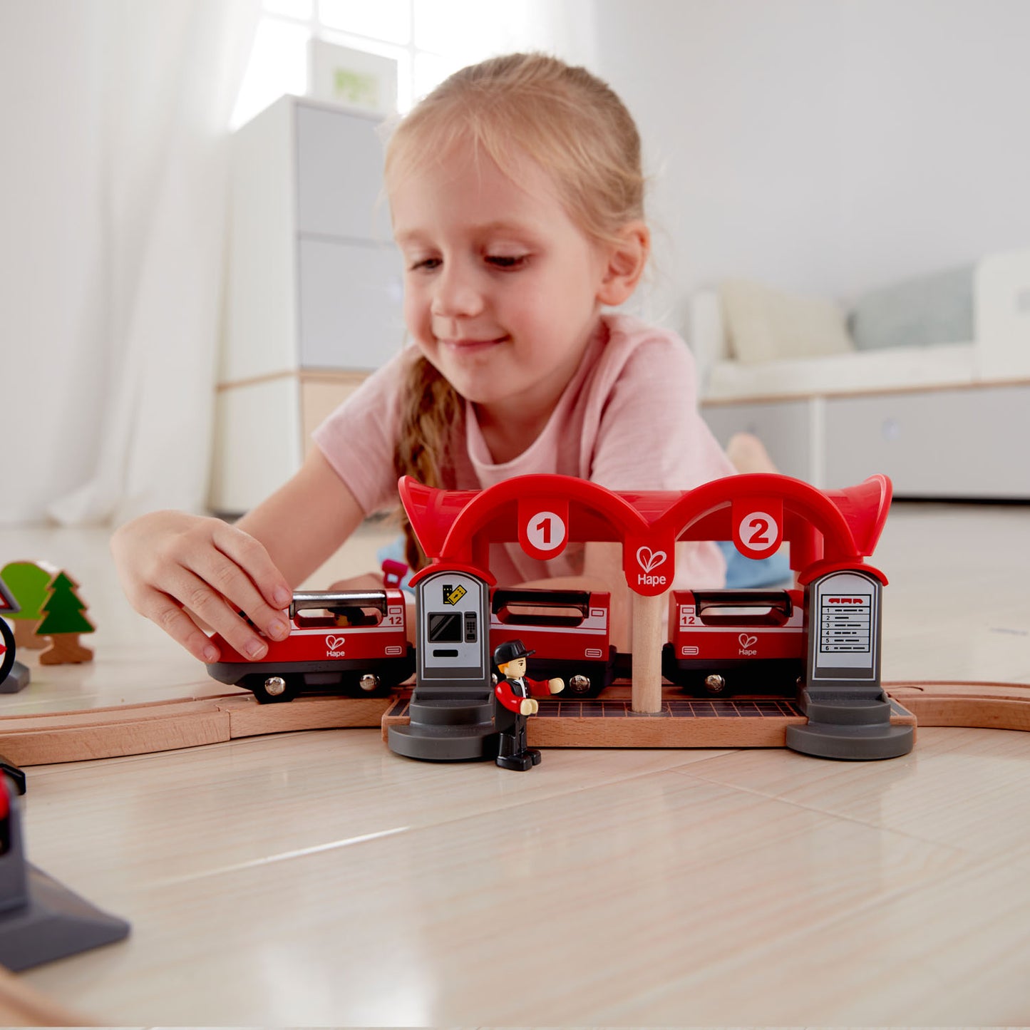 Busy City Rail Set – Hape
Disponible dès maintenant sur Planète des Jouets, livraison partout au Maroc. Offrez à votre enfant une aventure urbaine pleine d’amusement et de découvertes !