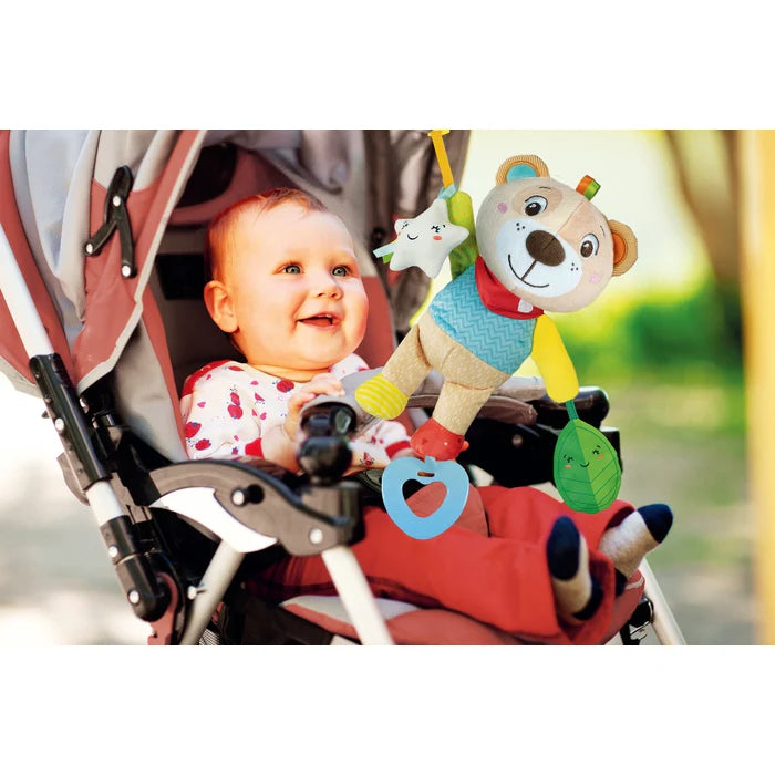 L’Easy-Peasy Ourson de Clémentoni est un jouet interactif conçu pour accompagner les tout-petits dans leur apprentissage et leur éveil. Adorable, doux et plein de surprises, cet ourson interactif rend chaque moment de jeu magique et éducatif.